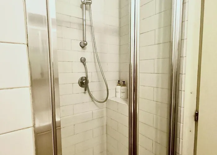 Red Suite In Florence With Free Parking